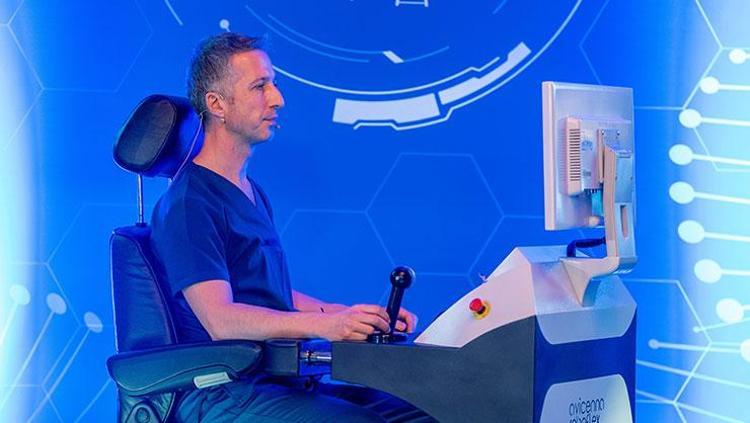 Doktor sadece ekrana baktı, yüzlerce kilometre uzaktaki hastanın böbrek taşı yok oldu