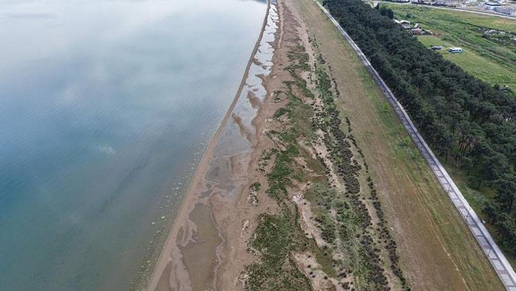 Sular çekilince ortaya çıktı, herkes bazilika sandı İznik Gölündeki devasa boruların sırrı çözüldü