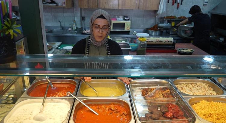 3 çocuk annesi girişimci kadın yapamazsın diyenleri dinlemedi Evde yaparak başladı işletme sahibi oldu