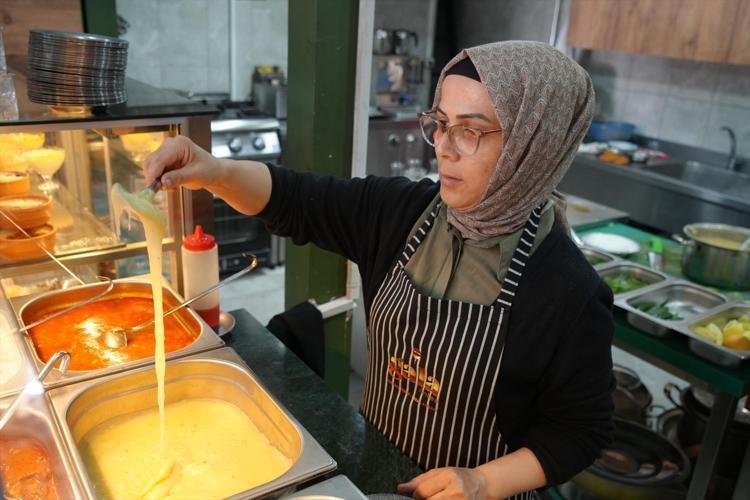 3 çocuk annesi girişimci kadın yapamazsın diyenleri dinlemedi Evde yaparak başladı işletme sahibi oldu