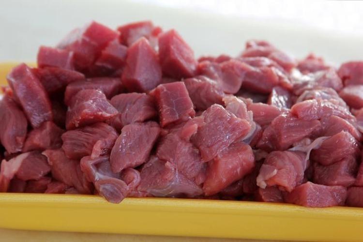 Yıllardır kurban etini pişirirken çok büyük bir hata yapıyormuşuz Gastronomi hocası bombayı patlattı: Önce soğan mı konur yoksa tuz mu