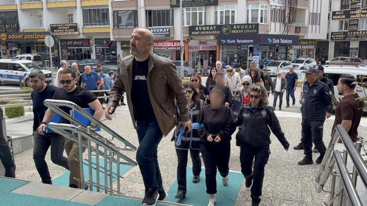 Güzellik salonunda ‘aynalı tuzak’ deşifre oldu Hizmet almaya gelip hayatlarının şokunu yaşadılar