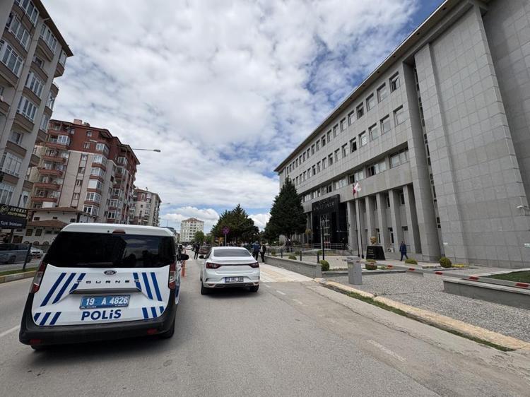 Güzellik salonunda ‘aynalı tuzak’ deşifre oldu Hizmet almaya gelip hayatlarının şokunu yaşadılar