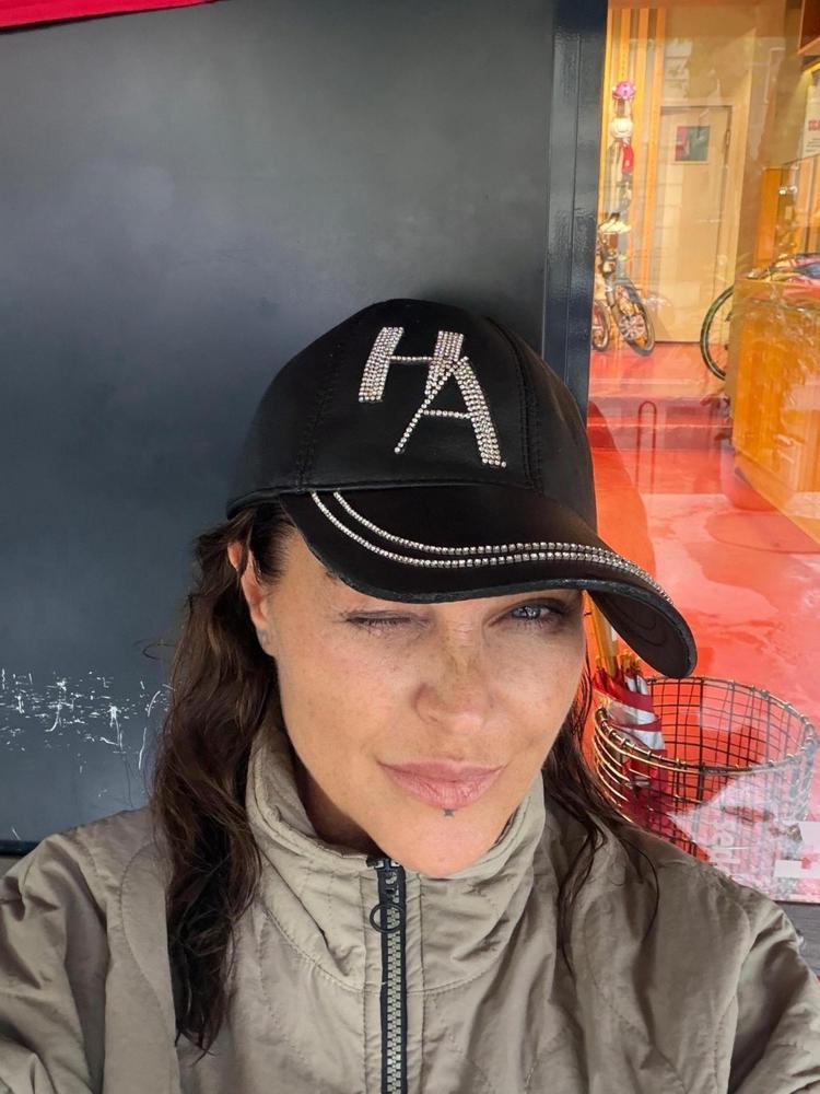 Hülya Avşardan Mayıs yağmuru paylaşımı Herkes içeri ben dışarı