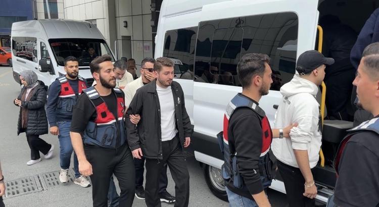 ÜNLÜ İSİMLER İÇİN KARAR