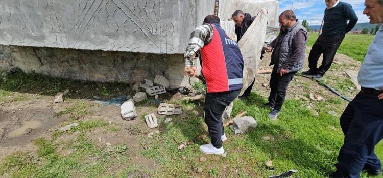 Yer: Muş Dehşetin boyu tam 3 metre Mahalleli korkudan dışarı çıkamıyor