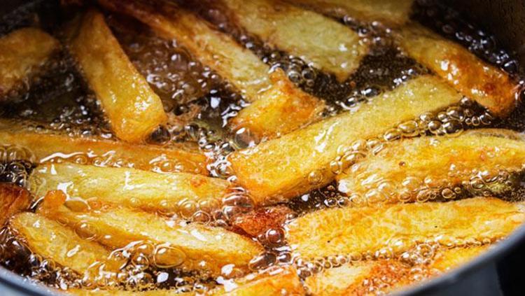 En lezzetli patates kızartması böyle yapılır Çıtır çıtır olmasını sağlayan detayı kimse bilmiyor
