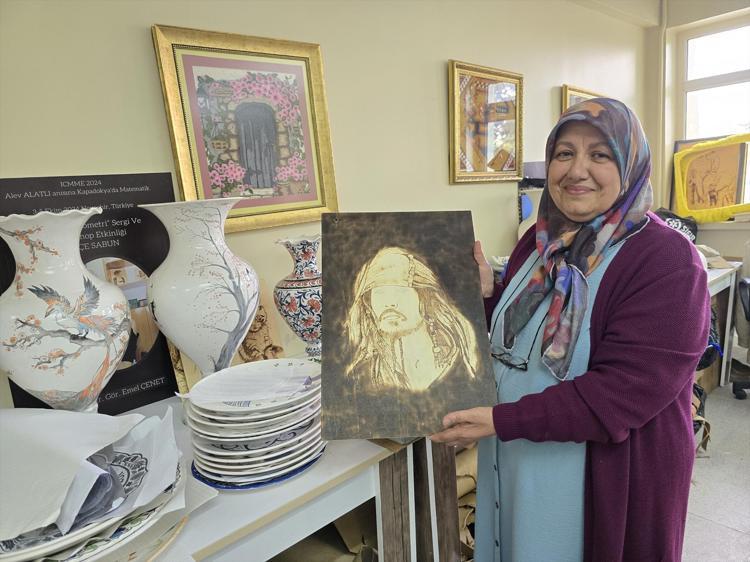 BİRSEL EVİNE GİDİYOR, YEMEĞİNİ YAPIYOR, HASTASINA BAKIYOR, DERSİNE ÇALIŞIYOR