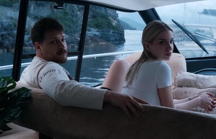 Tuana Yılmazdan Burak Yörüke romantik kutlama Yarım dünyamı tam yaptın
