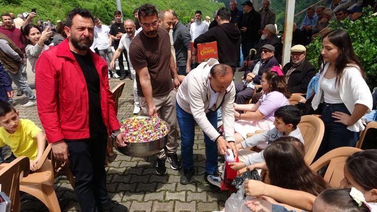 Çocukların yüzünü güldüren asırlık gelenek Şeker, pasta, kurabiye... Ne ararsan var