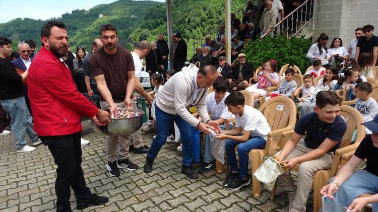Çocukların yüzünü güldüren asırlık gelenek Şeker, pasta, kurabiye... Ne ararsan var
