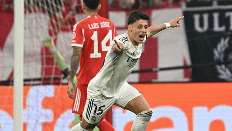 Bodrumda sürpriz buluşma Edisten yıldız futbolcuya konser jesti
