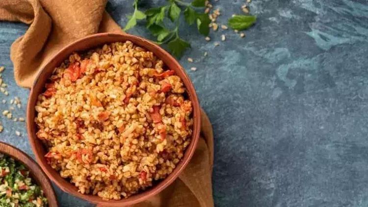 SEBZELİ BULGUR PİLAVI TARİFİ