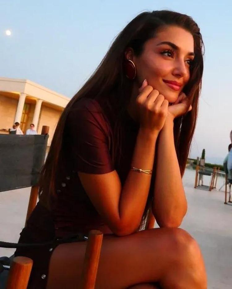 Hande Erçel Cannesda ilk 10a giren tek Türk oldu