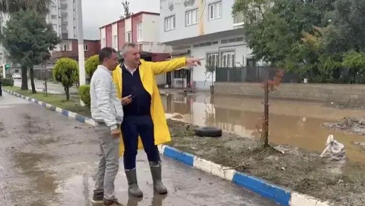 Hatay ve Osmaniye’de sağanak ve dolu hayatı felç etti Yollar çöktü, evleri su bastı, dereler taştı