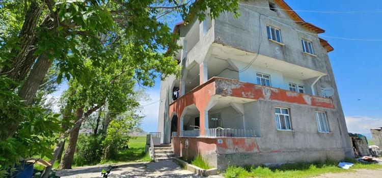 BAZI YILANLARIN BOYU 3 METRE