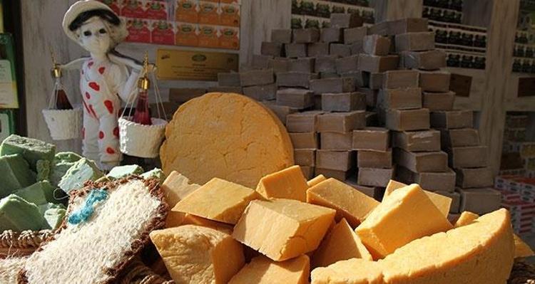 Egzaması, kaşıntısı ve cilt pullanması olanlar dikkat Kimyasalları atın, meğer gizli şifa o geleneksel sabundaymış