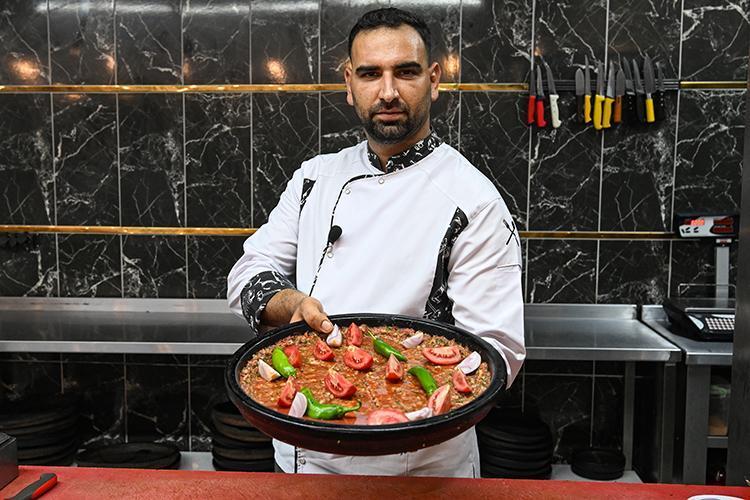 İçi sulu sulu tepsi kebabı tarifi Deneyenlerden tam not alıyor
