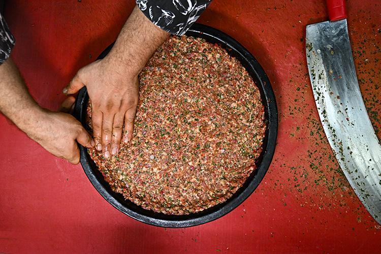 TEPSİ KEBABI TARİFİ