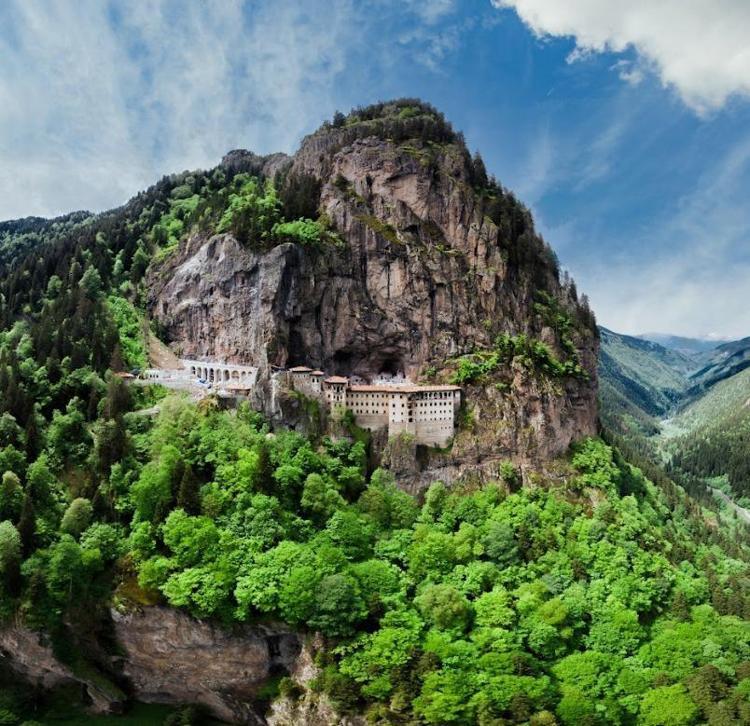 ÇEHOV’UN İNSAN HİKAYELERİ TRABZON SAHNESİNDE