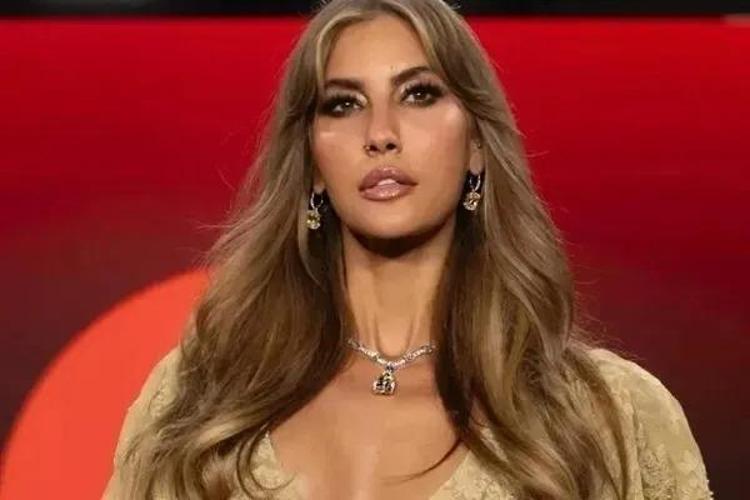 ÇAĞLA ŞIKELİN KUSURSUZ CİLT RUTİNİ