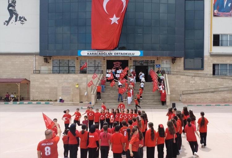 85 milyonun kalbi bu klipte atıyor Osmaniyeli öğrencilerden Milli Takım’a dev destek
