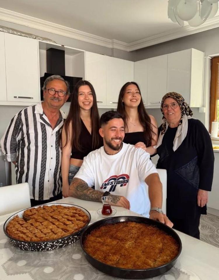 DJ Mahmut Orhan köyünde mini bir konser verdi