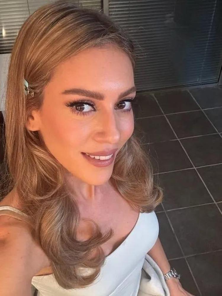 Sinem Kobal tarzıyla sosyal medyayı salladı
