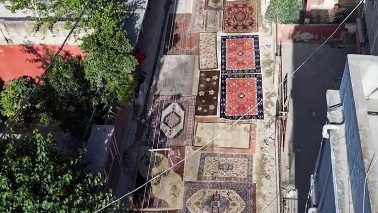 Tozlubahçe yetmedi, yola halı serdiler 8 aydır asfalt bekliyorlar