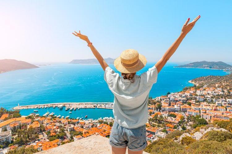 Tatil masrafını yarı yarıya düşürmenin yolu Hem gezip eğlenin hem paranız cebinizde kalsın