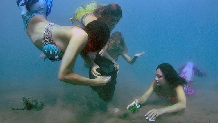 Antalyada Dünya Çevre Günü’nde denizkızları eşliğinde deniz dibi temizliği