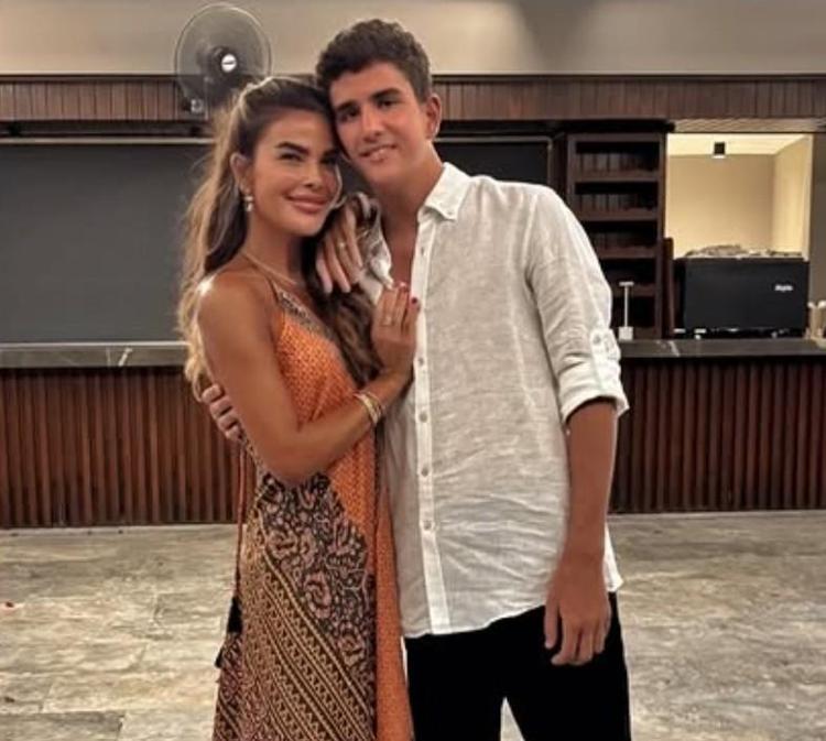 Özlem Yıldızın gurur günü Oğlu mezun oldu