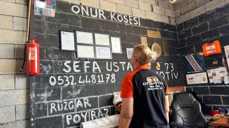 EVDE ANNE, İŞ YERİNDE USTA
