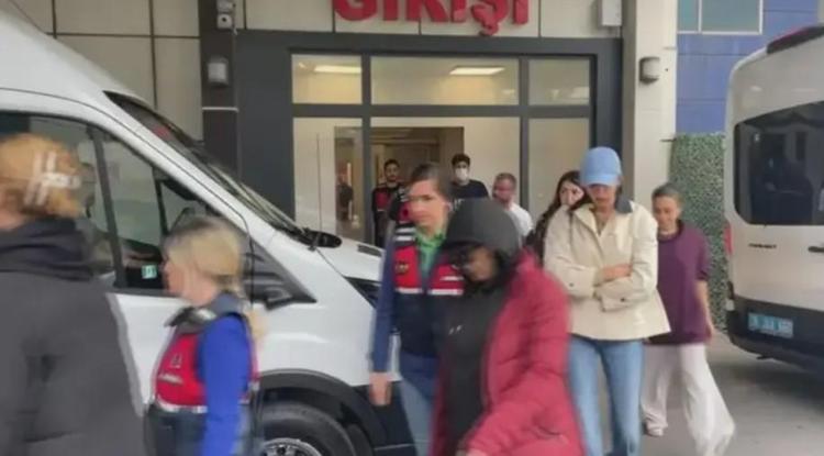 Ünlülerin uyuşturucu test sonucu belli oldu Serenay Sarıkaya, Feyza Civelek ve Blok3...