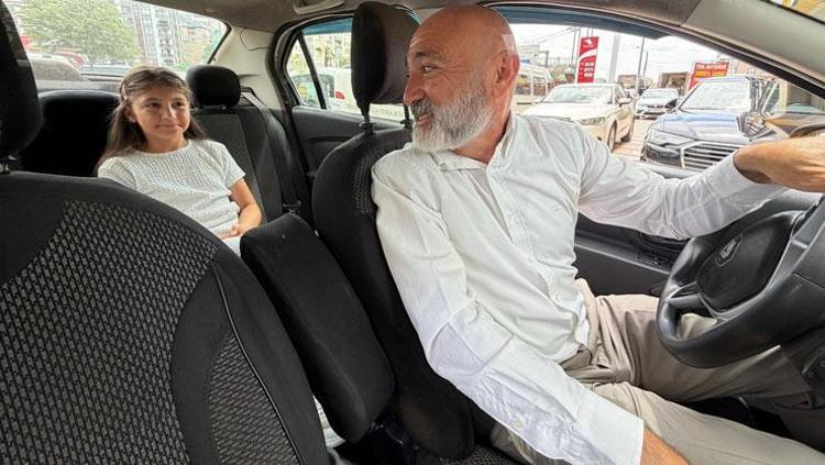 Taksici küçük kızı ölümden kurtardı Dikiz aynasından fark edince hastaneye yetiştirdi