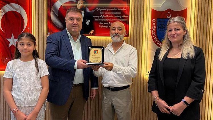 Taksici küçük kızı ölümden kurtardı Dikiz aynasından fark edince hastaneye yetiştirdi