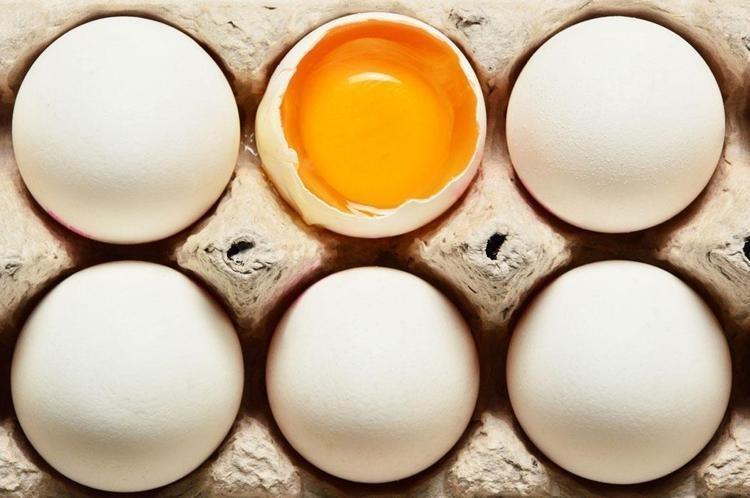 Üzerinde saman veya tüy kalıntıları olan çiftlik yumurtası için tek çare Satın aldığınız yumurtaya asla bunu yapmayın...