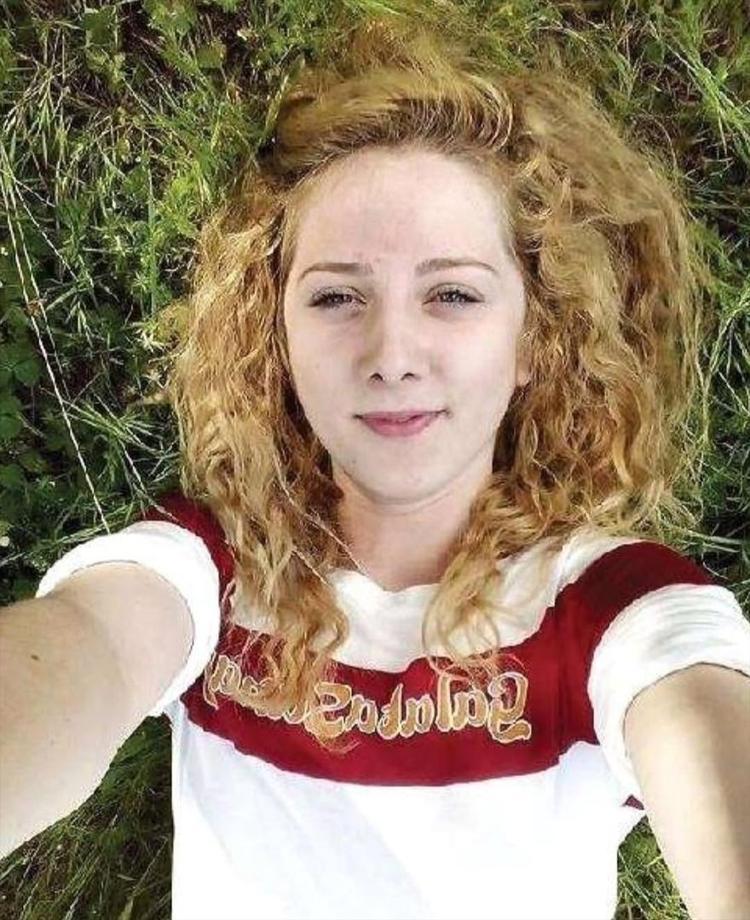 Kanser hastası baba, 2 evladını yan yana defnetti Yürek yakan anlar