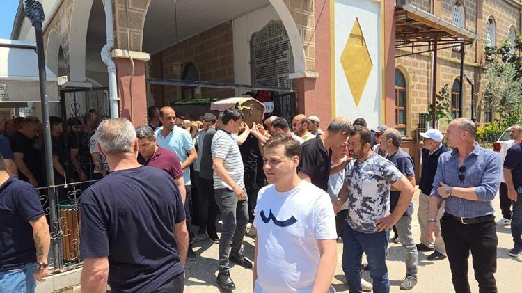 Kanser hastası baba, 2 evladını yan yana defnetti Yürek yakan anlar