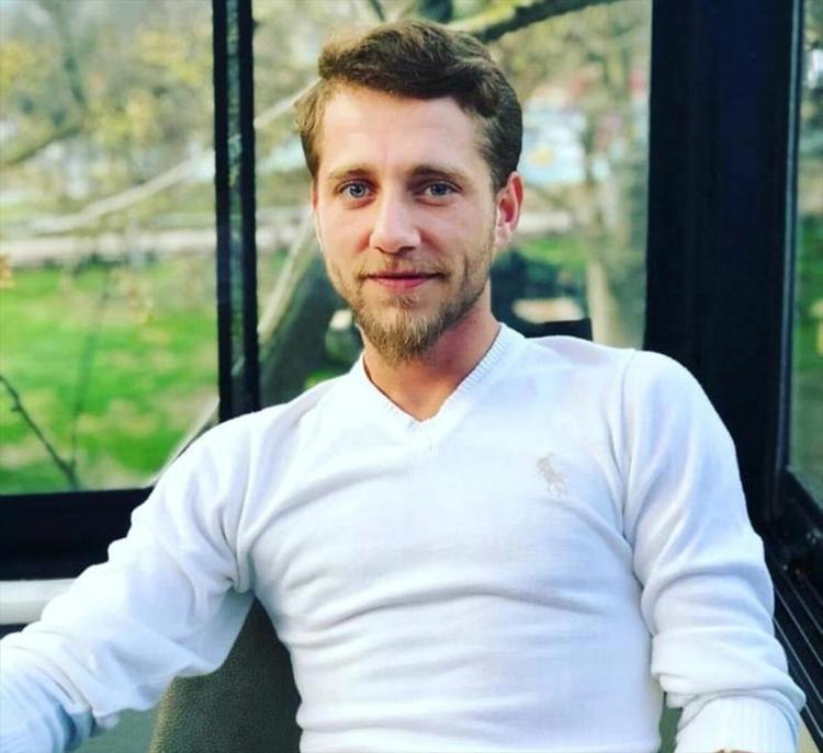 Kanser hastası baba, 2 evladını yan yana defnetti Yürek yakan anlar