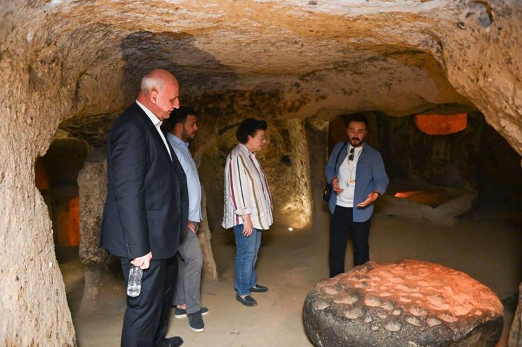 Paşabağlarından Meryem Ana Kilisesine Yunanistan Kültür Bakanı Kapadokyanın hazinelerini gezdi