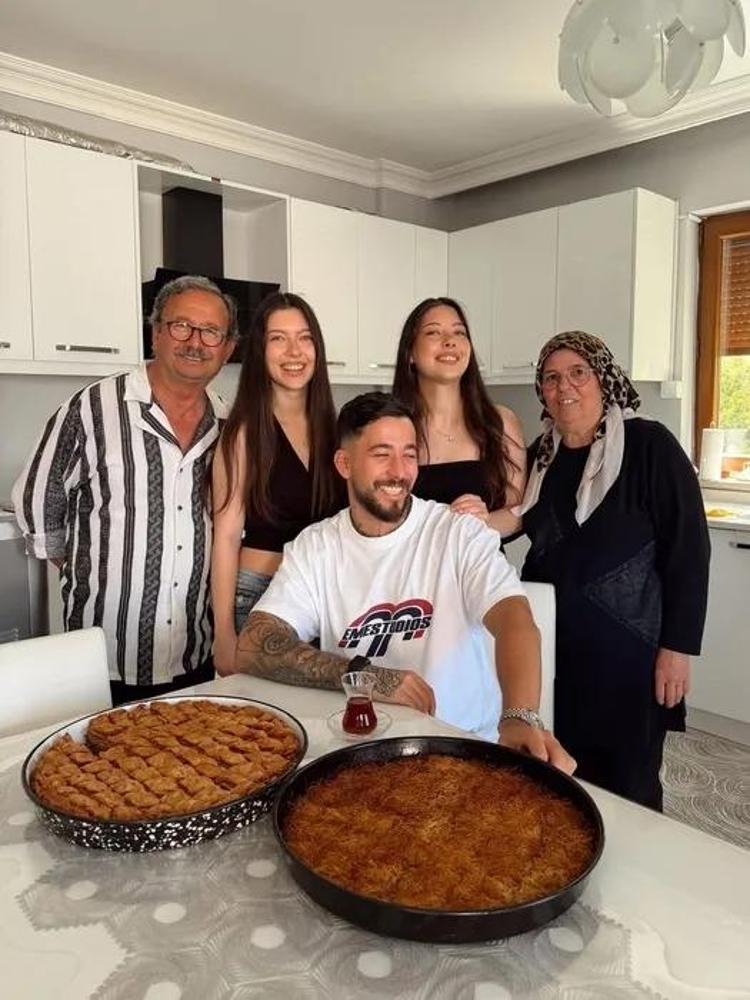 Ünlü DJ Mahmut Orhandan binlerce kişiye sarma ikramı