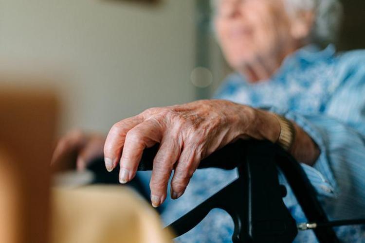 Meğer genç kalmanın sırrı ayaklarımızın altındaymış Günde sadece 10 dakikada 100 yaş formülü