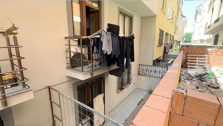 Balkondan girip evi talan ettiler Kedi ve köpekleri mutfağa kilitleyip 600 bin liralık vurgun yaptılar
