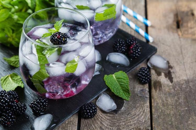 Ev yapımı orman meyveli soda tarifi Yaz sıcaklarında içinizi ferahlatacak en leziz içecek