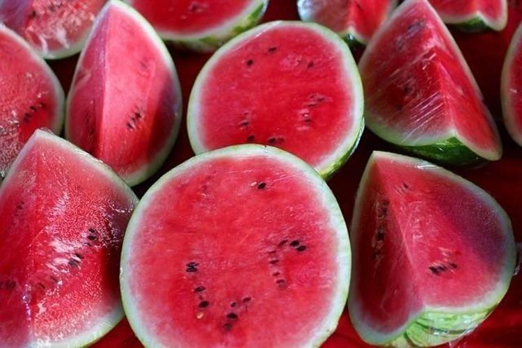 KARPUZ SANILDIĞINDAN ÇOK DAHA ŞEKERLİ BİR MEYVE