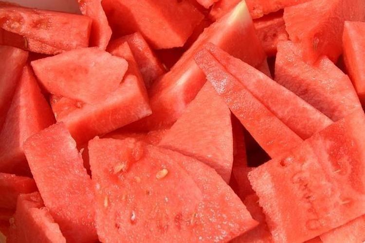 Karpuzu yıllarca tamamen yanlış tüketmişiz Peynirle birlikte yiyenlere diyetisyeninden şaşırtan uyarı