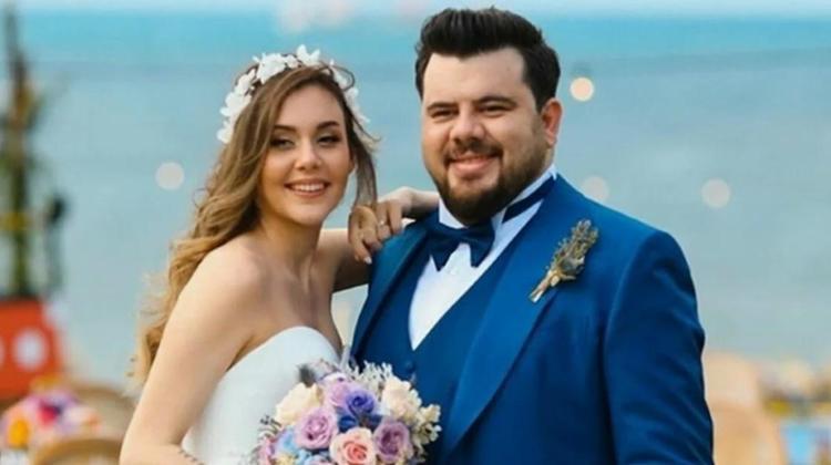 Eser Yenenlerden halaylı 7. yıl paylaşımı Eşi kendini tutamadı