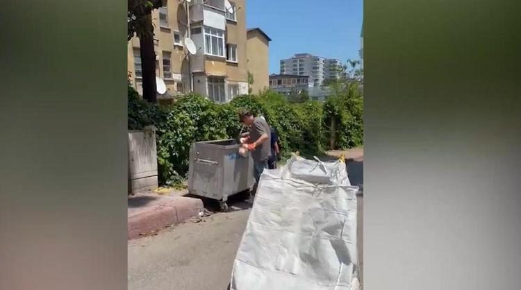 Çelik Samsun’da sokak sokak gezip kağıt atık topladı