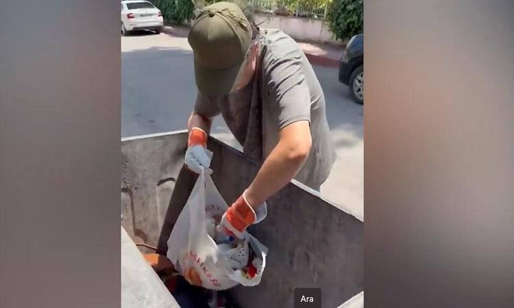 Çelik Samsun’da sokak sokak gezip kağıt atık topladı